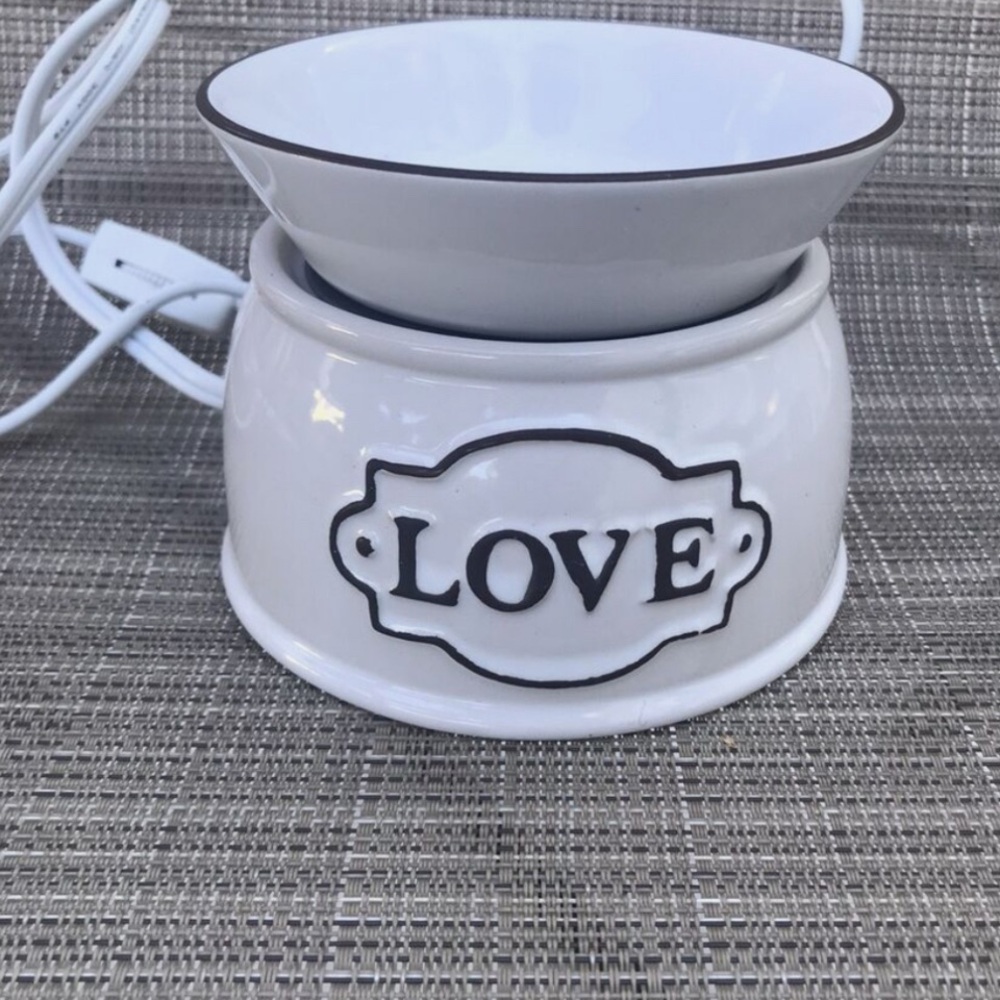 Scentsy warmer love, in perfect condition